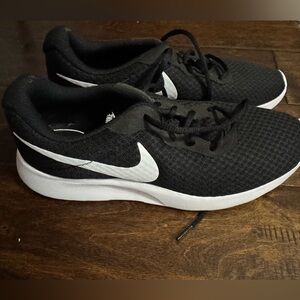 Nike tanjun Black and White Athletic Sneakers
